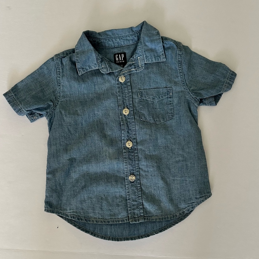 Gap Baby Boy button up shirt size 18-24 Used